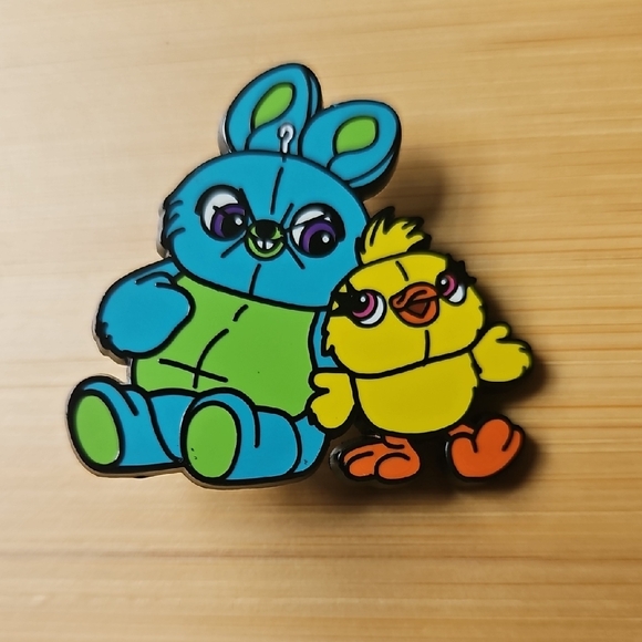 Disney Pin Toy Story Bunny and Chick - Large Pin - Picture 1 of 2